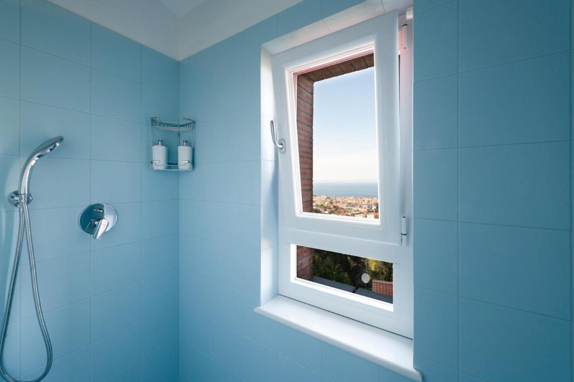 Sorrentovibes - Sea View Rooftop Apartment With Jacuzzi & Garden Buitenkant foto