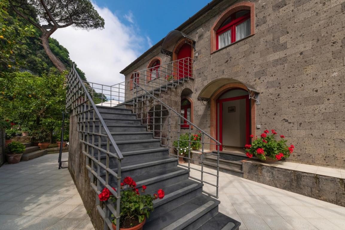 Sorrentovibes - Sea View Rooftop Apartment With Jacuzzi & Garden Buitenkant foto