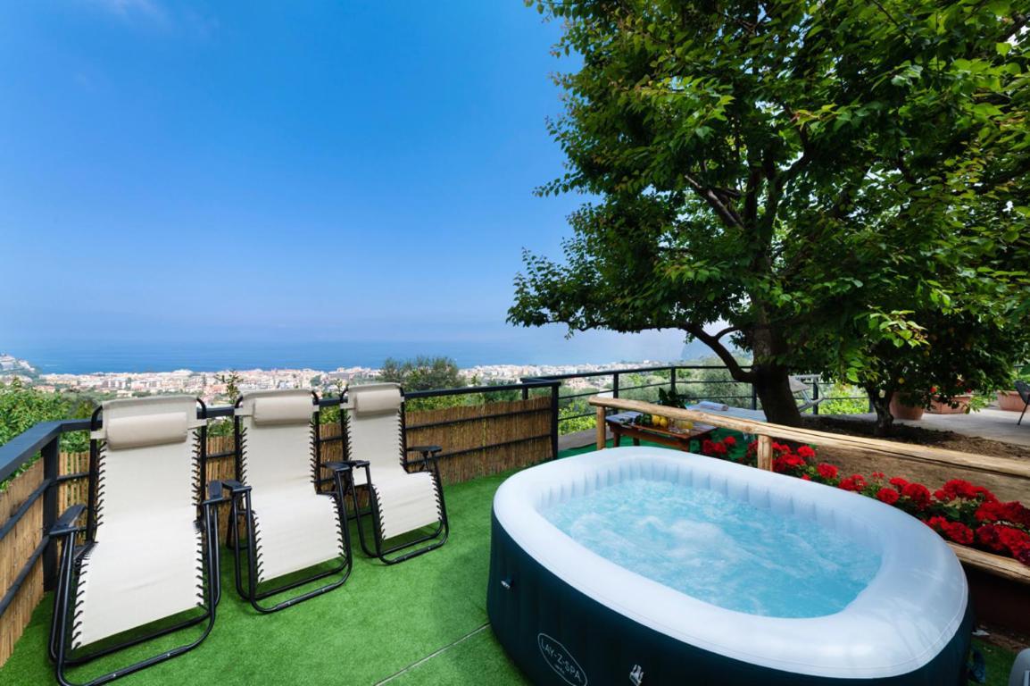 Sorrentovibes - Sea View Rooftop Apartment With Jacuzzi & Garden Buitenkant foto